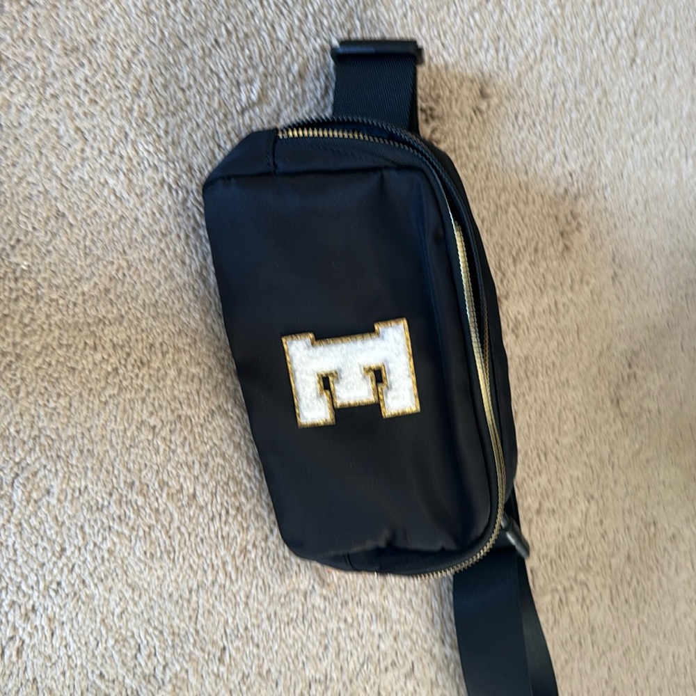 E lettered belt bag